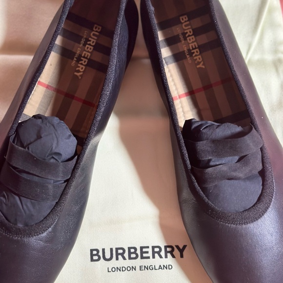 Authentic Burberry ballerina flats gently used. - Picture 9 of 12